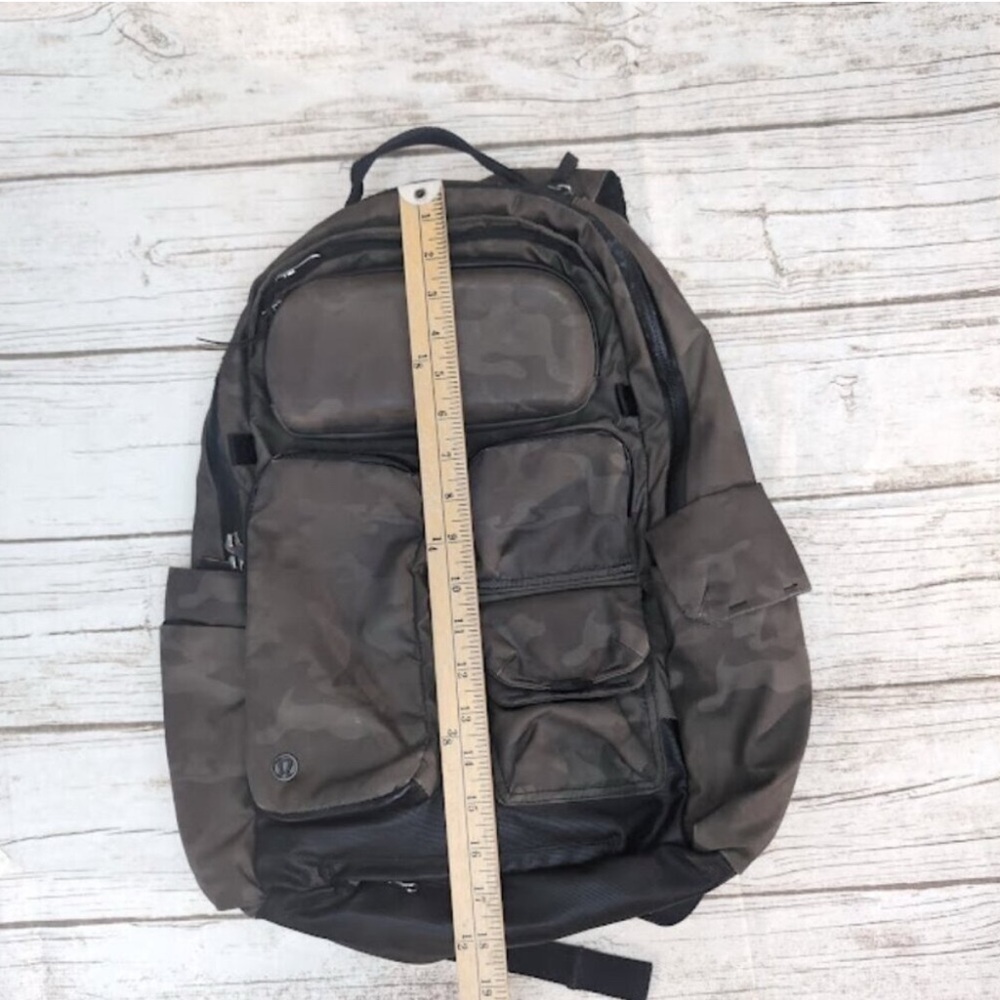 NEW~Lululemon Cruiser Backpack Savasana Camouflage.  Retails $275 - Picture 6 of 6